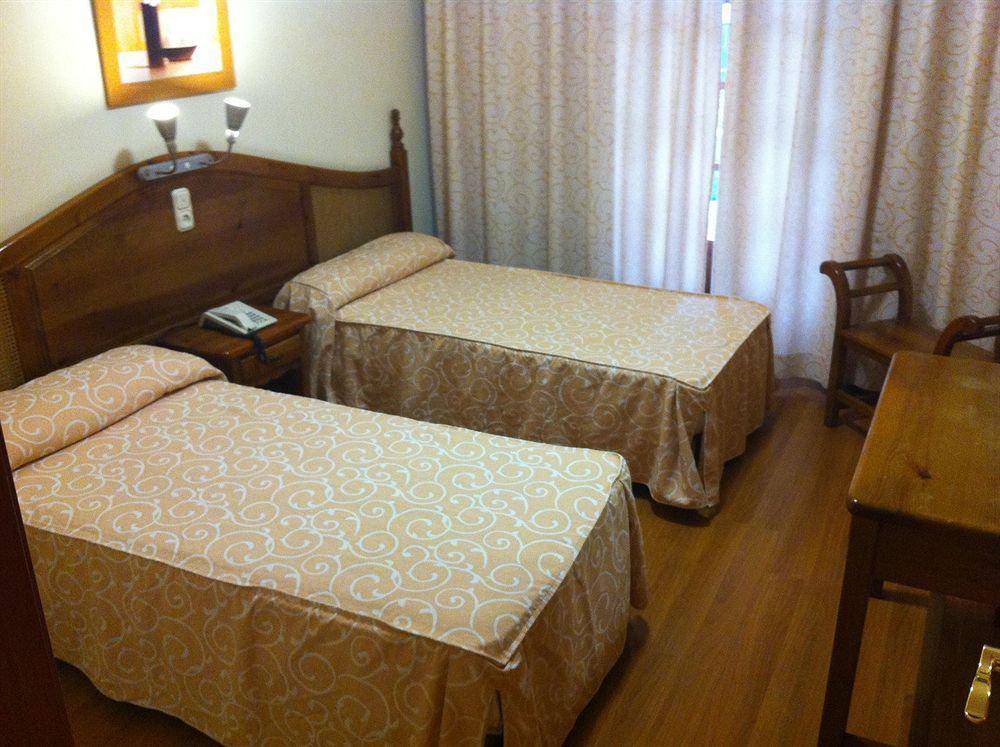 Hotel La Curva Albolote Bagian luar foto