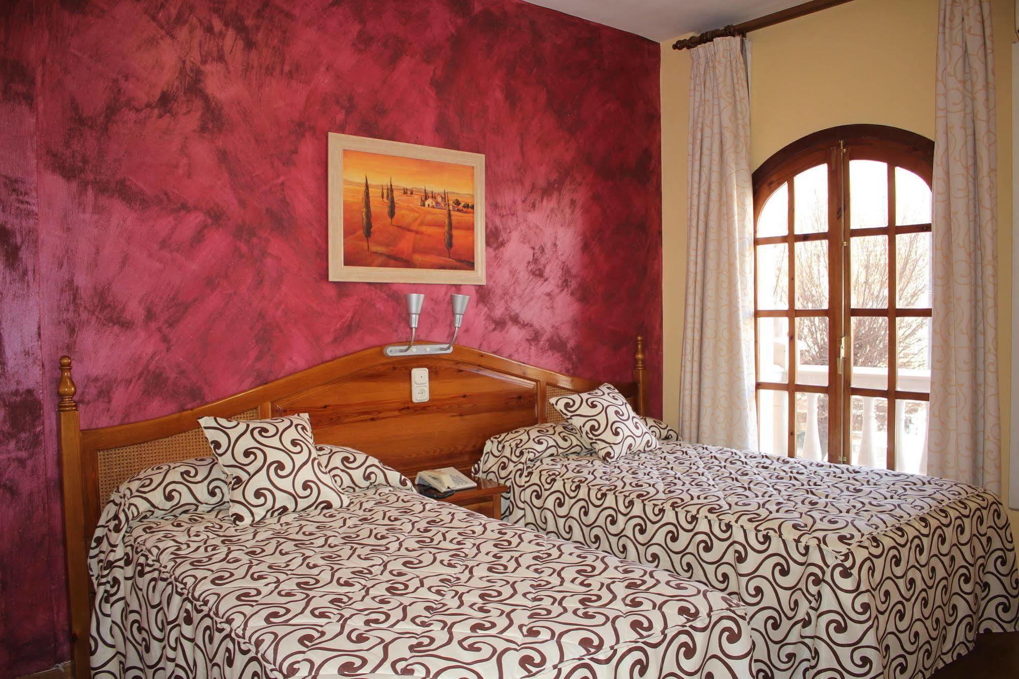 Hotel La Curva Albolote Bagian luar foto